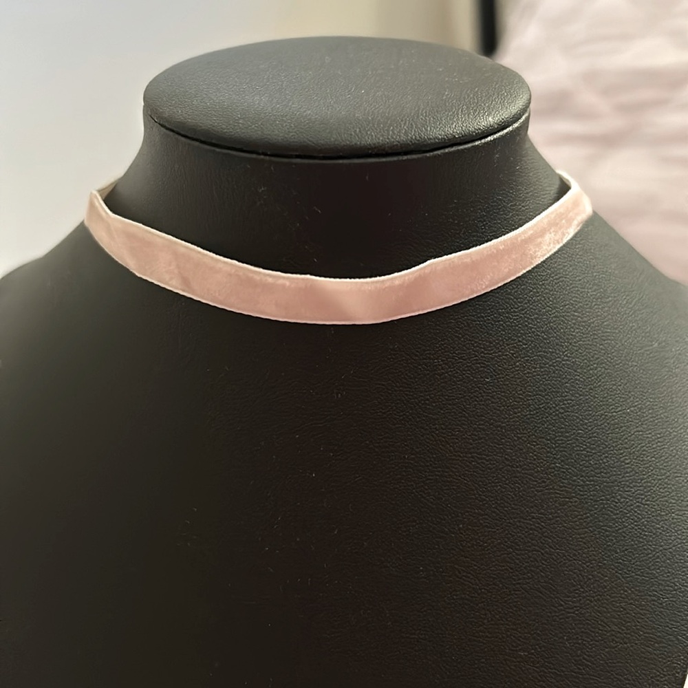 Set of 3 lobsters claps lace/velvet baby pink chokers